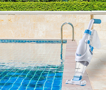 Solar pool vacuum cleaner with the powerful dual motors inside