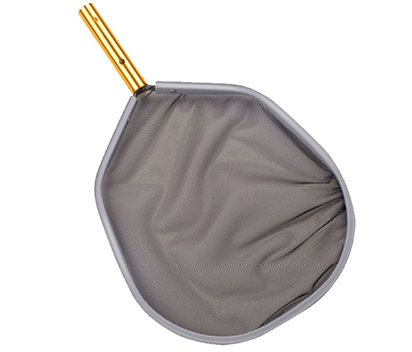 The leaf skimmer to capture of large loads of leaves and debris