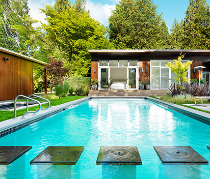 Which Pool Cleaning System is Better: Portable Vacuums or Traditional Methods?